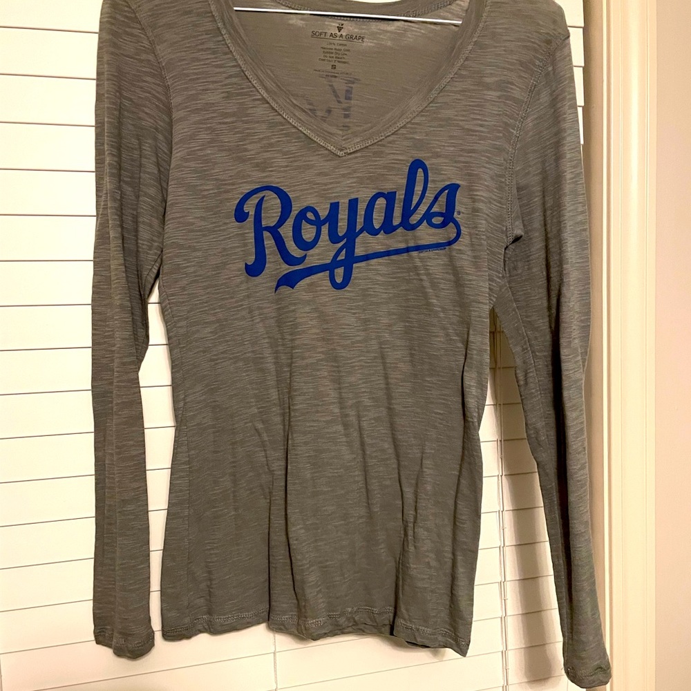 Kansas City Royals Long Sleeve Gray Cotton T-Shirt. Never Worn. New With Tags.